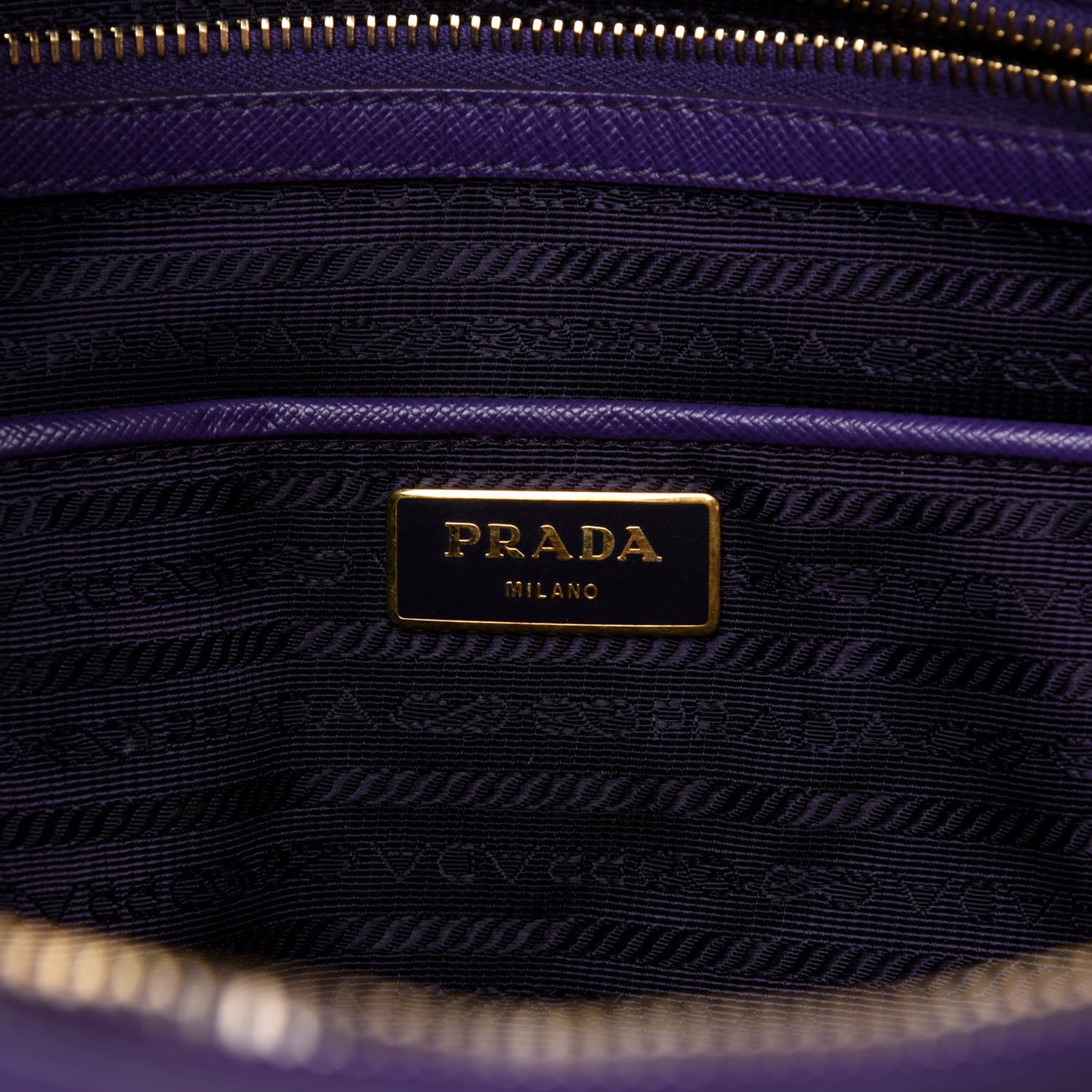 Saffiano Medium Galleria Double Zip Tote Viola