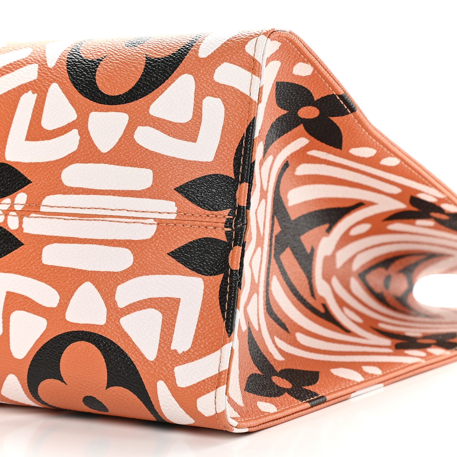 Louis Vuitton Monogram Giant Crafty Onthego GM Crème Caramel 8 of 8