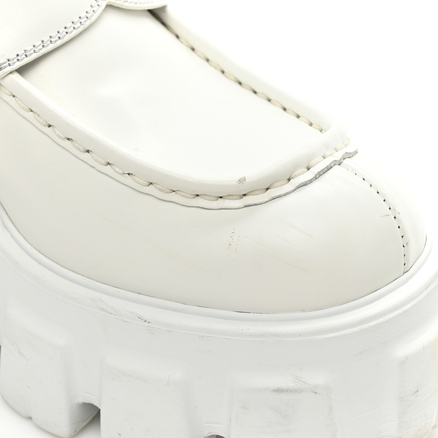 Spazzolato Metal Triangle Logo Monolith Pointy 55mm Loafers 39 White