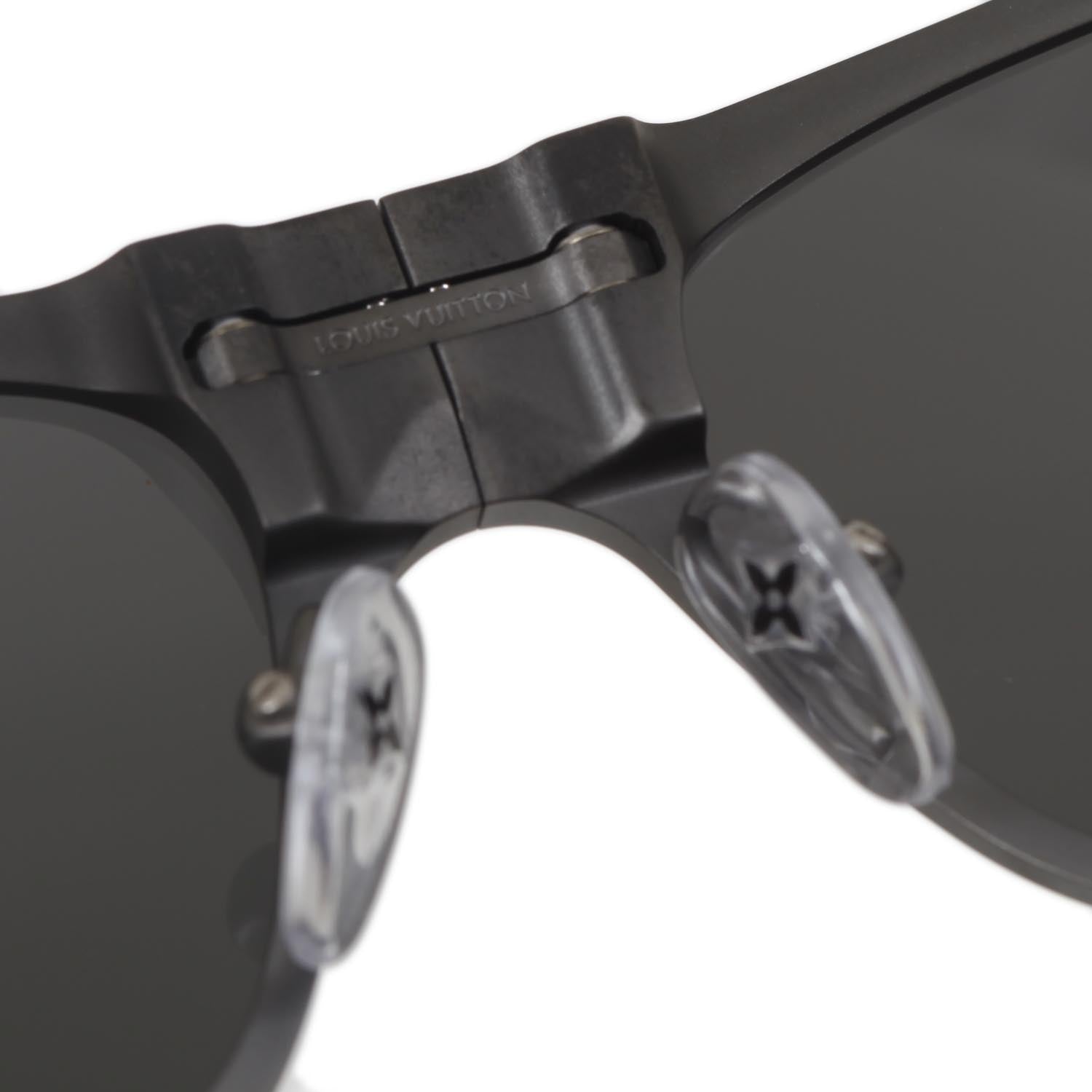 Louis Vuitton Mens Folding Evasion Sunglasses w Damier Graphite Case 8 of 11