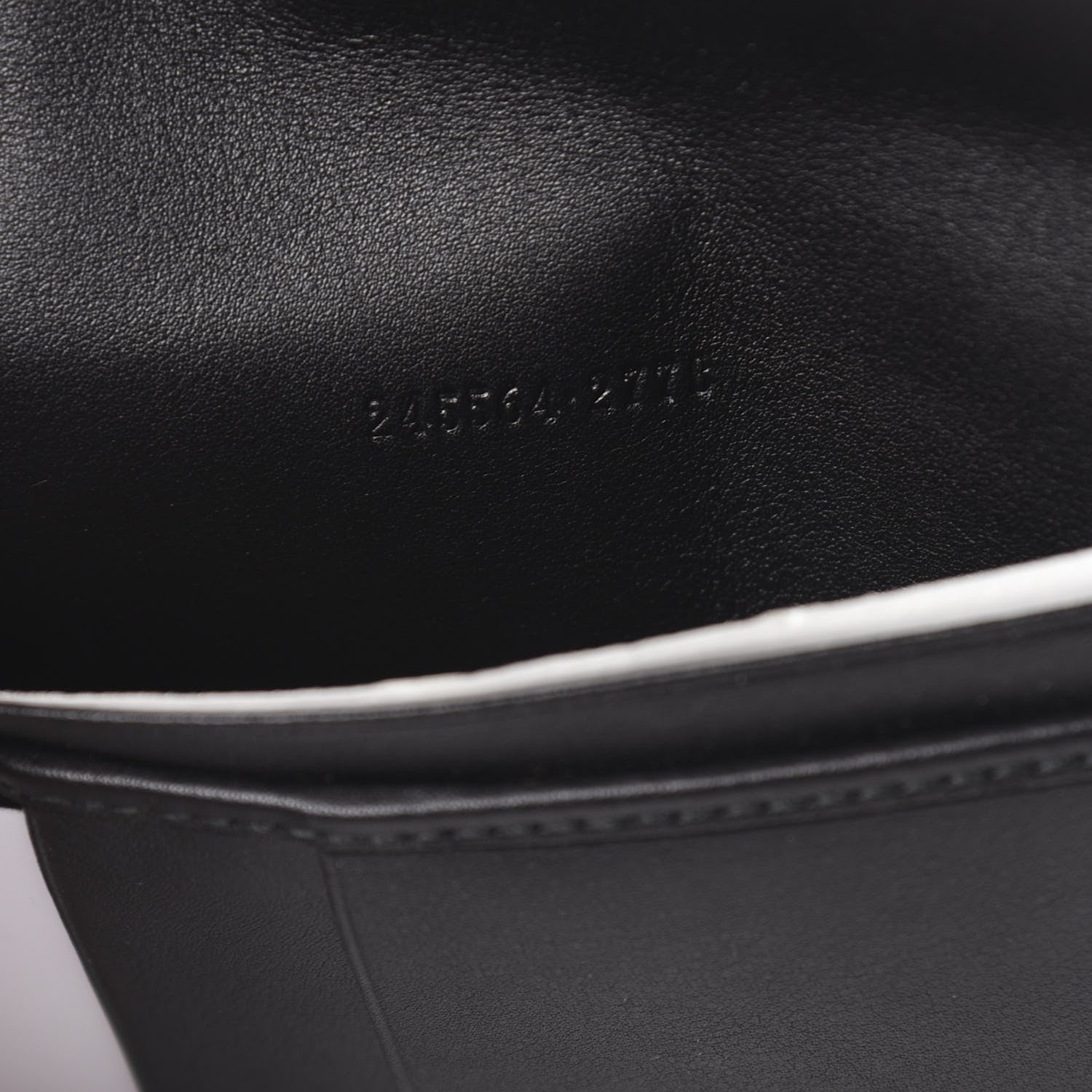 Gucci Crocodile Passport Case Black 7 of 9