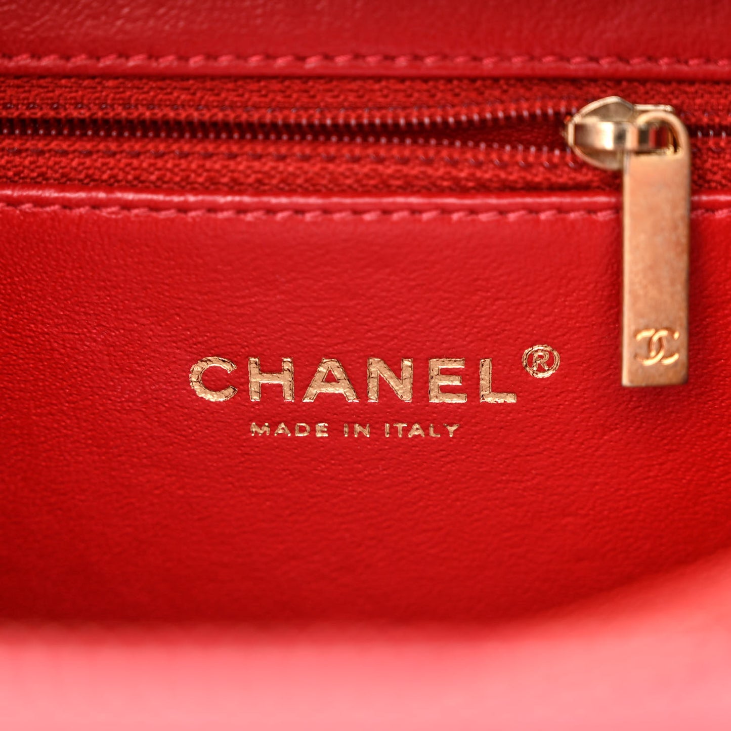 Caviar Quilted Medium CC Filigree Vanity Case Red