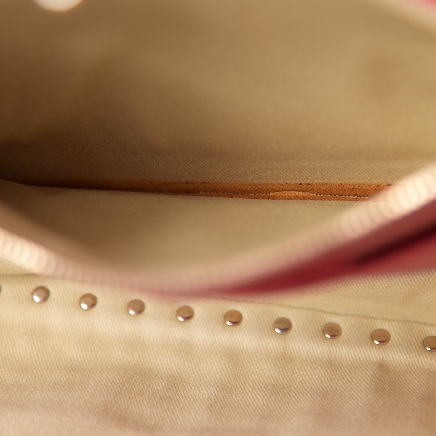 Vitello Medium Rockstud All Over Tote Rosso Valentino