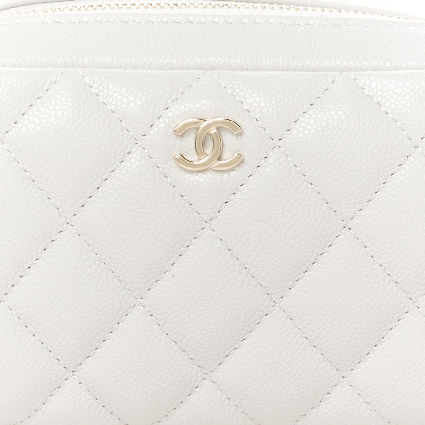 Caviar Quilted Toiletry Case With Chain Light Grey