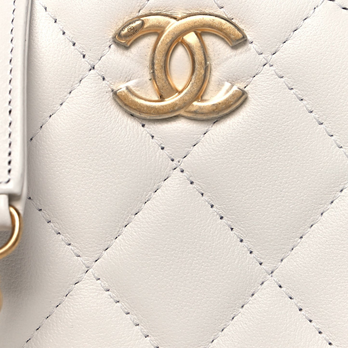 Calfskin Quilted About Pearls Round Clutch With Chain White
