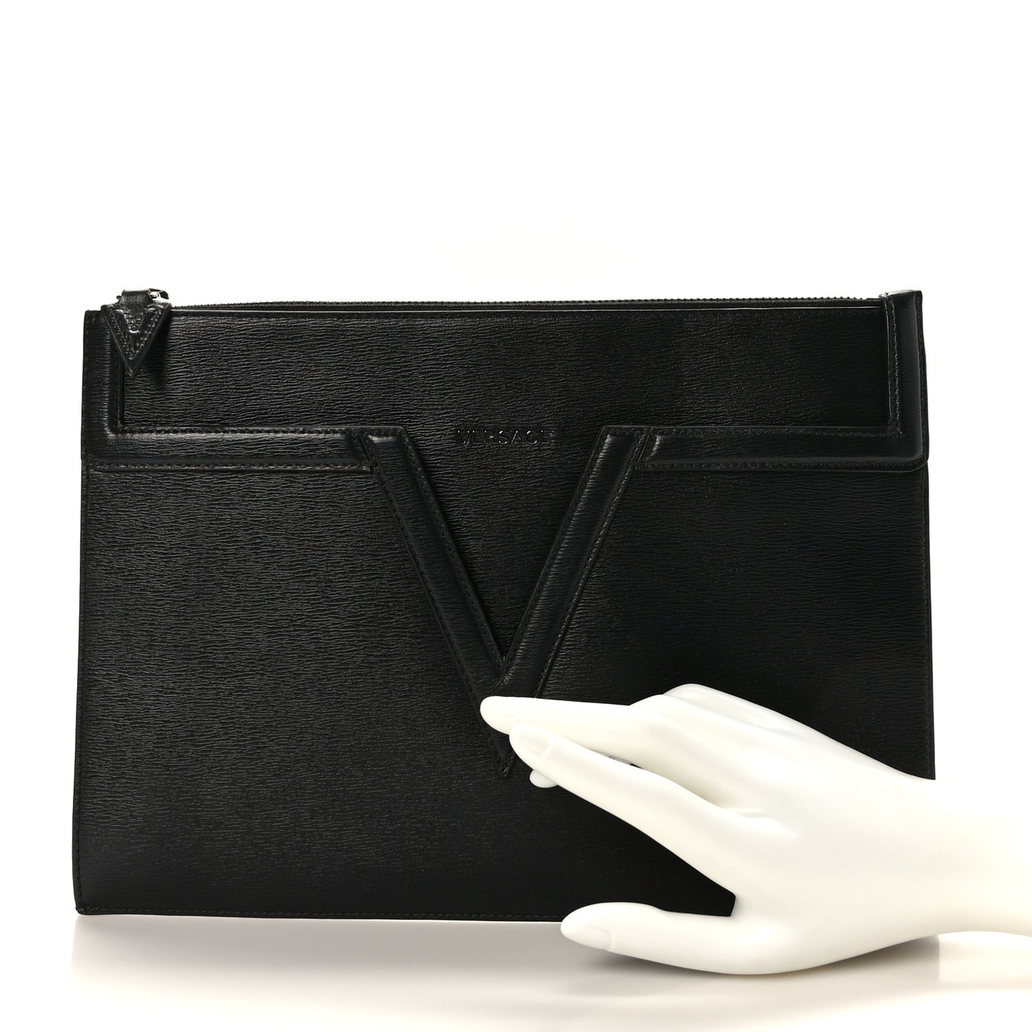 Grained Calfskin V Pochette Black