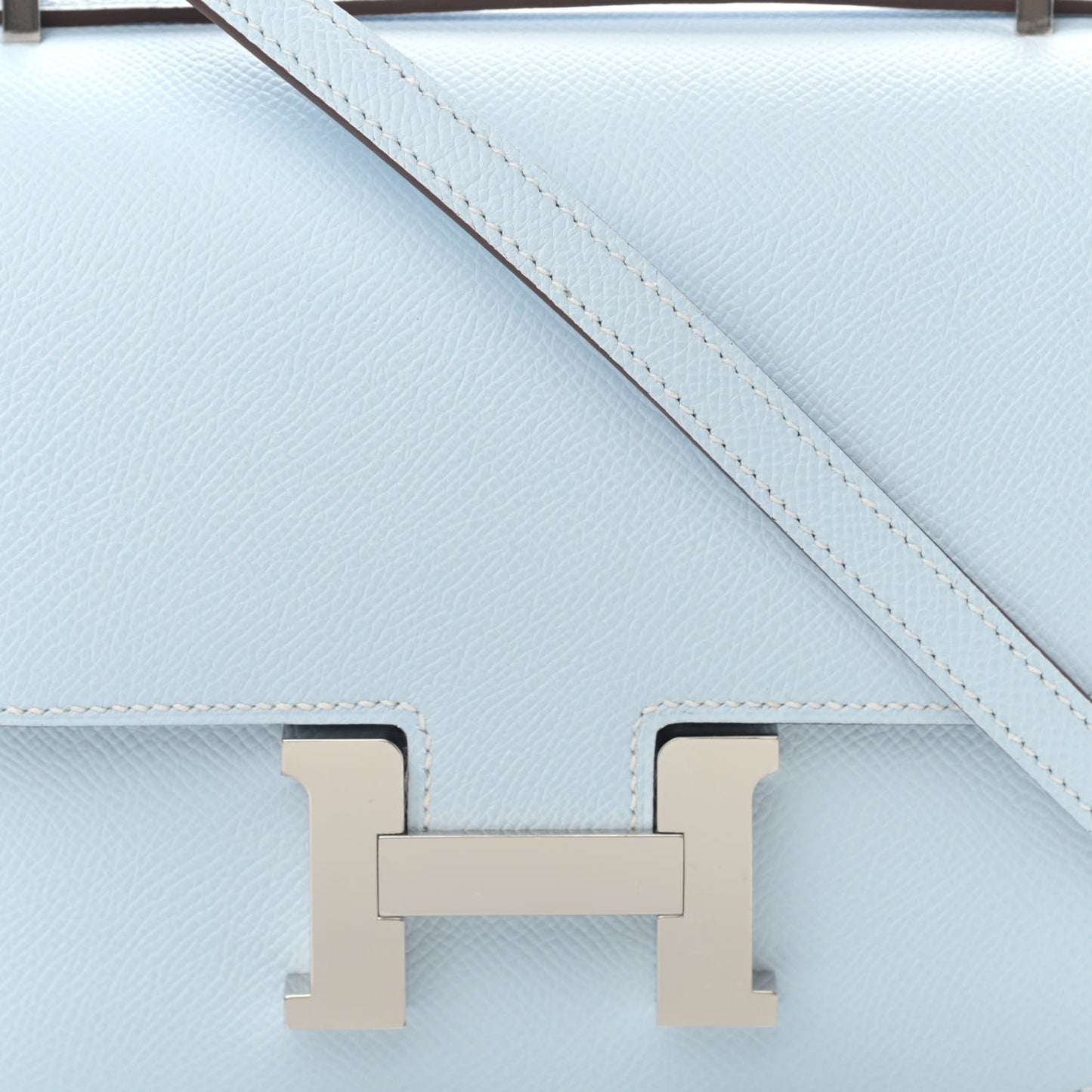 Epsom Constance 18 Bleu Brume