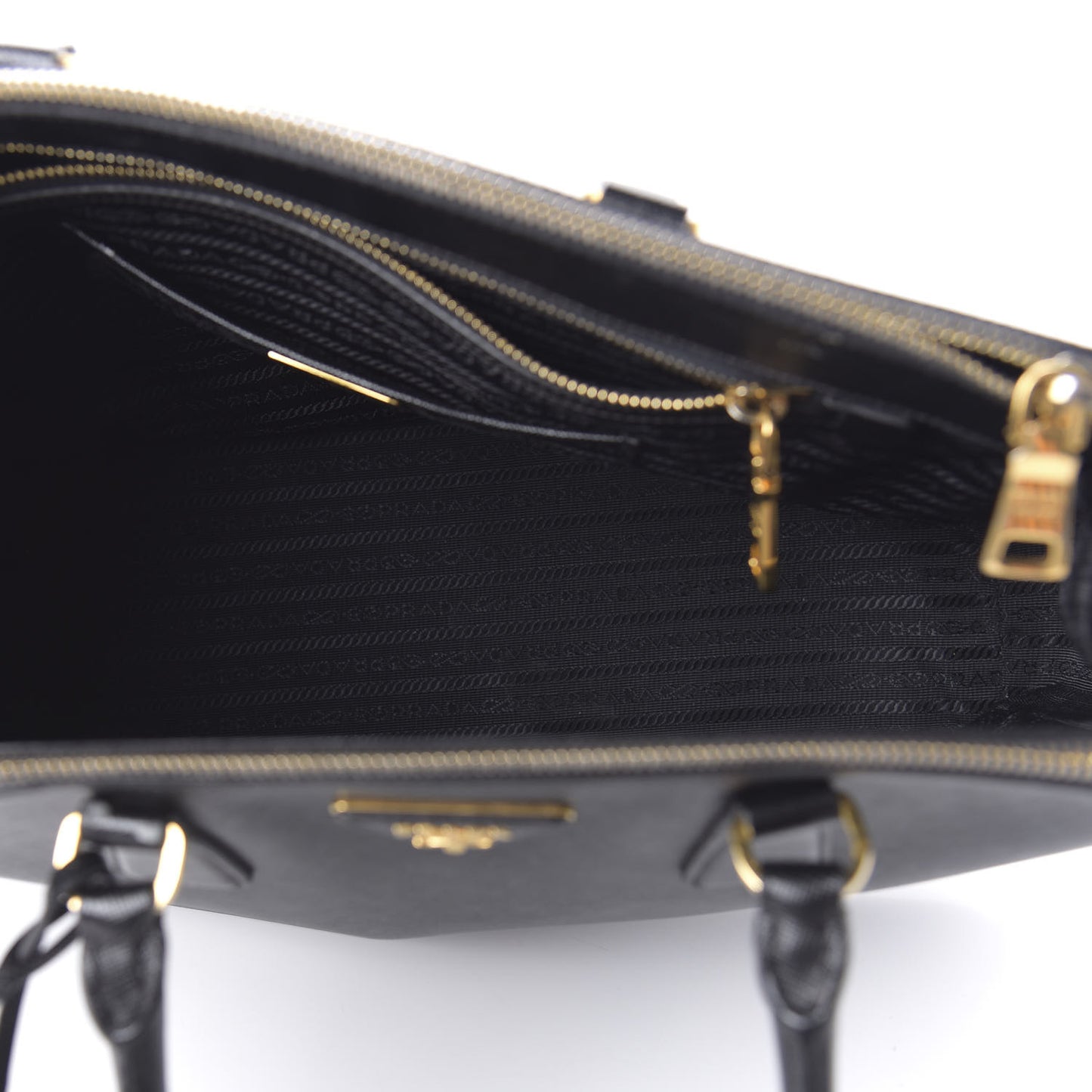 Saffiano Medium Galleria Double Zip Tote Black