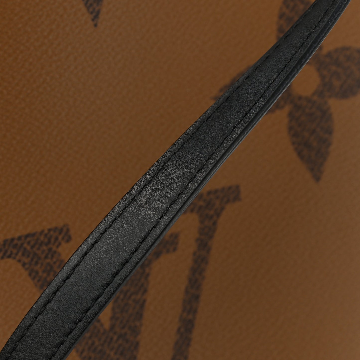 Reverse Monogram Giant Onthego GM