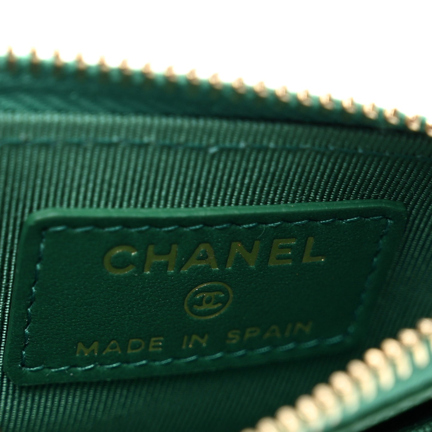 Metallic Caviar Quilted CC Zip Card Holder Green