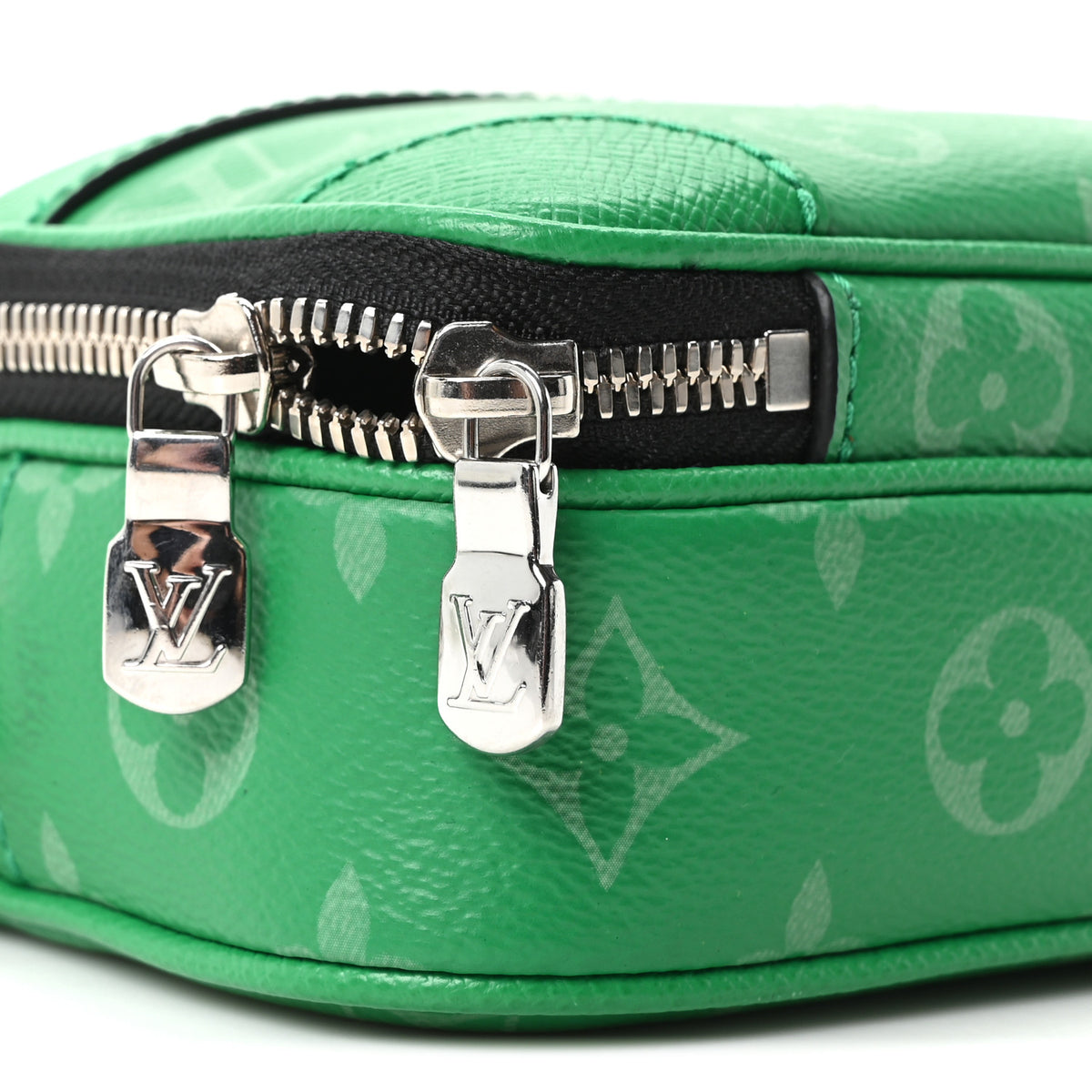 Louis Vuitton Taigarama Alpha Wearable Wallet Cactus Green 7 of 8