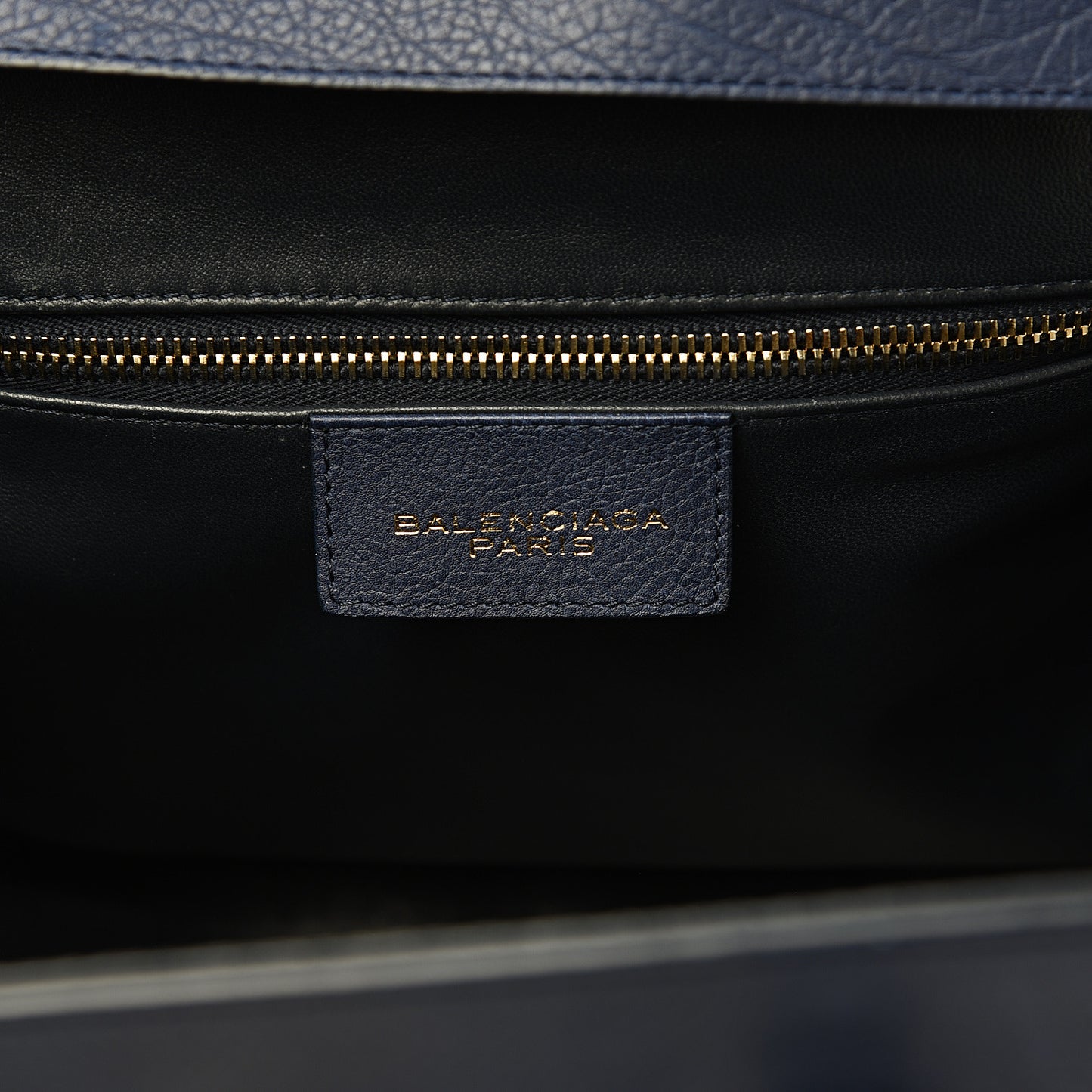 Grained Calfskin M Tube Round Tote Bleu Nautique