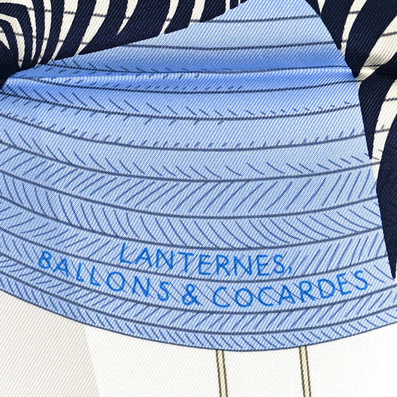 Silk Lanternes Ballons et Cocardes Scarf 90 Bleu Ciel White Vert