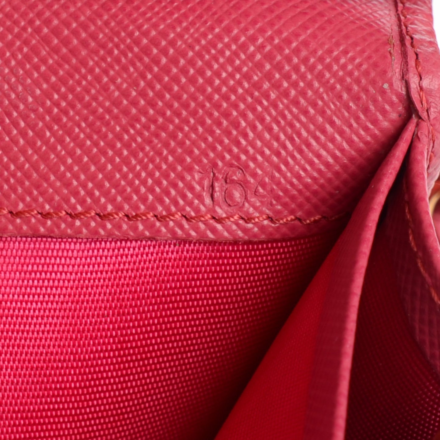 Saffiano Love Chain Wallet Peonia