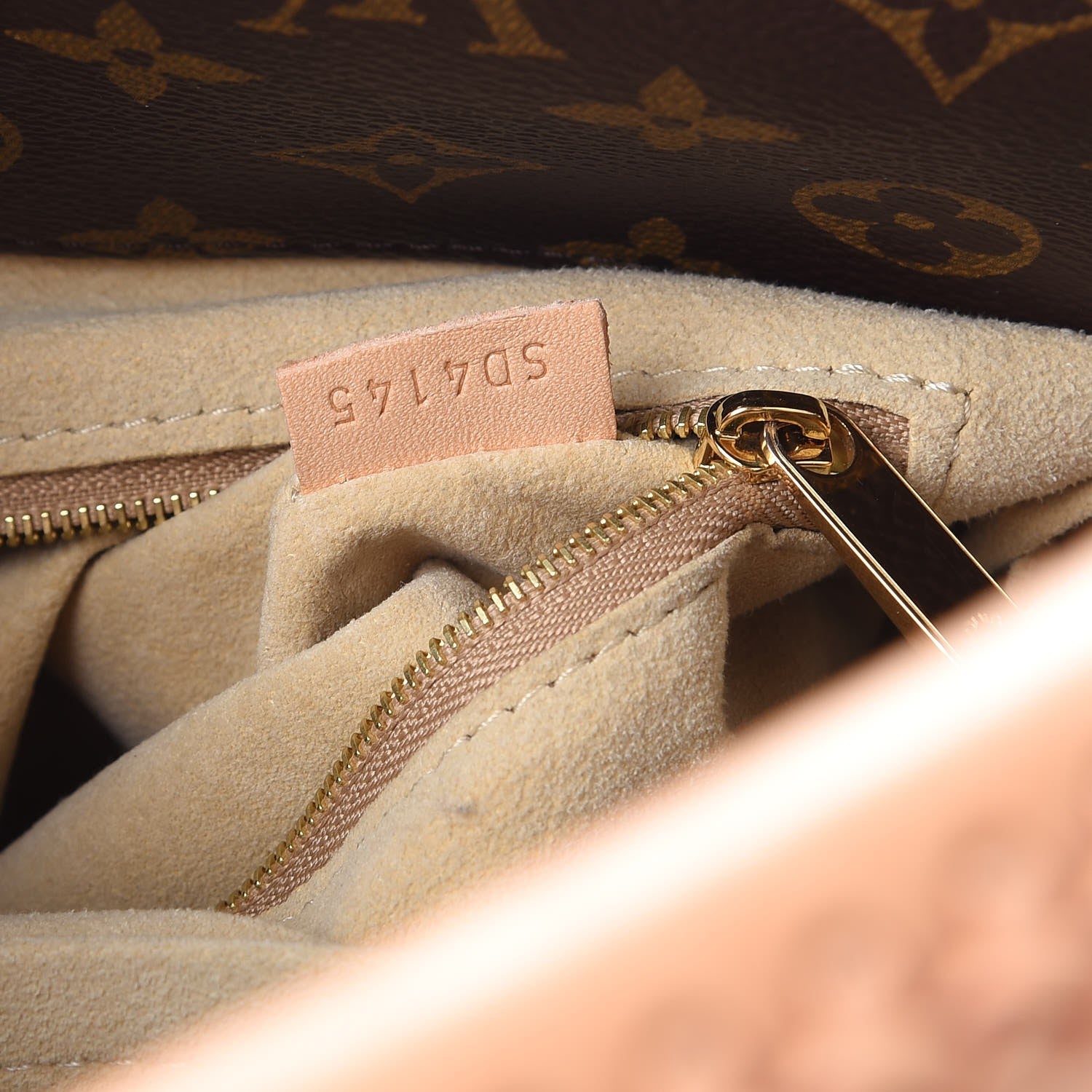 Louis Vuitton Monogram Artsy MM 8 of 9