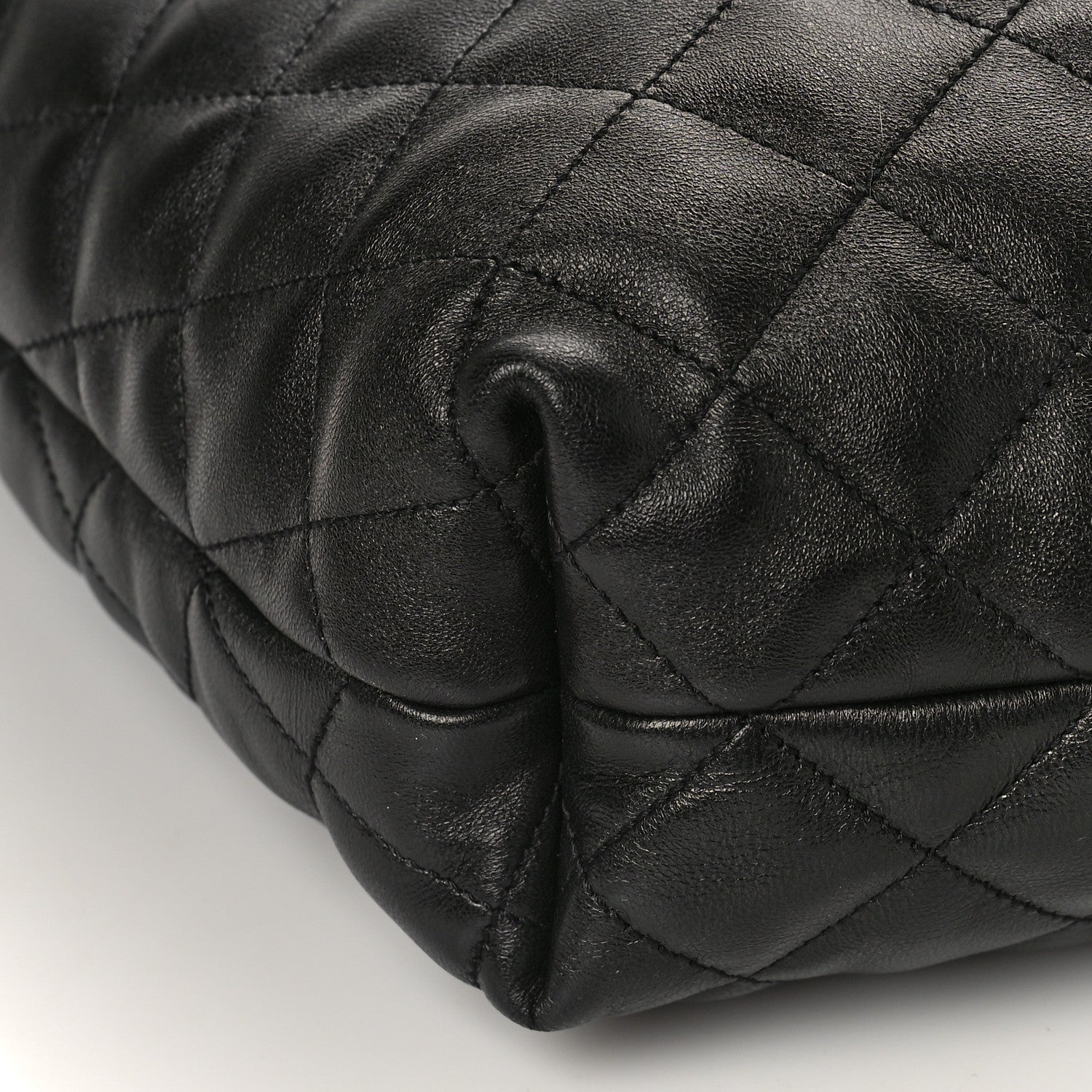 Saint Laurent Lambskin Quilted Maxi Icare Shopping Tote Black 8 of 9