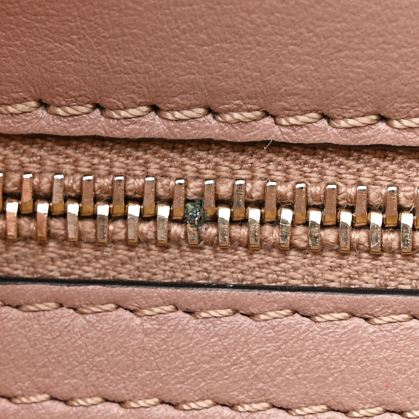 Vitello Small Glam Lock Rockstud Flap Poudre