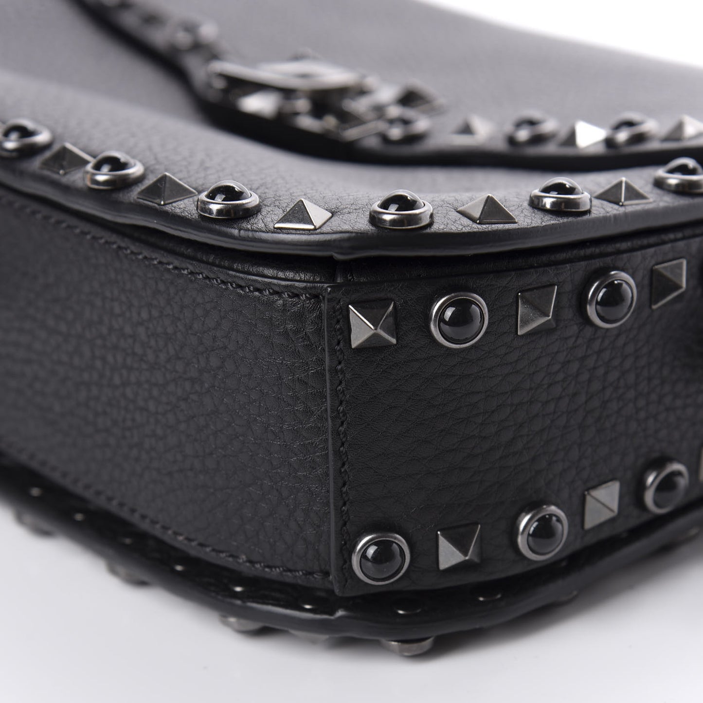 Pebbled Calfskin Onyx Medium Rockstud Rolling Flap Saddle Bag Black