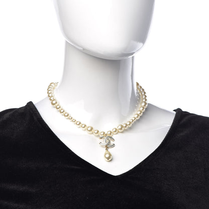 Chanel Pearl CC Short Necklace Gold 2 of 5