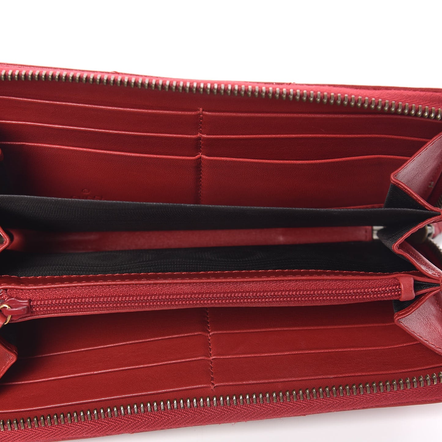 Calfskin Matelasse GG Marmont Zip Around Wallet Hibiscus Red