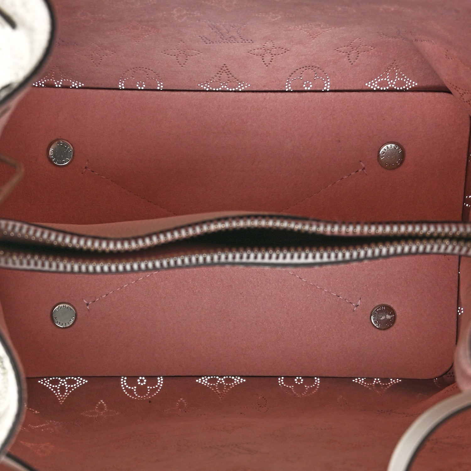Louis Vuitton Mahina Muria Snow White 5 of 9