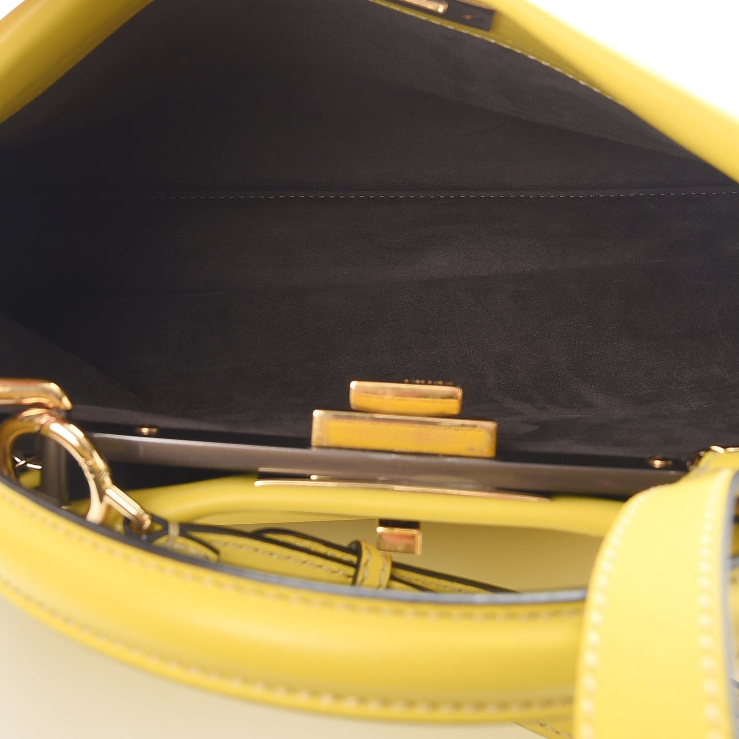 Vitello Seta Medium Peekaboo Iconic Satchel Cedro
