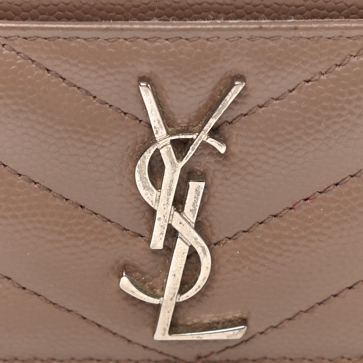 Grain De Poudre Matelasse Chevron Monogram Credit Card Case Fard
