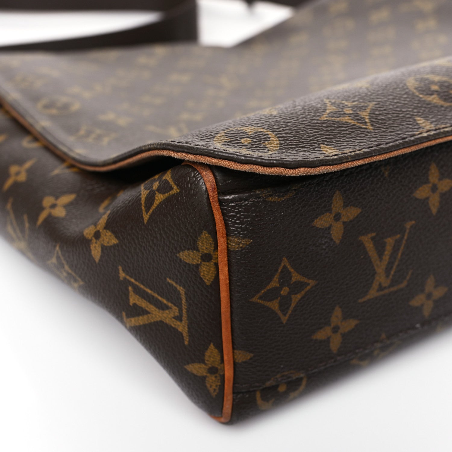 Louis Vuitton Monogram Bastille Messenger 7 of 8