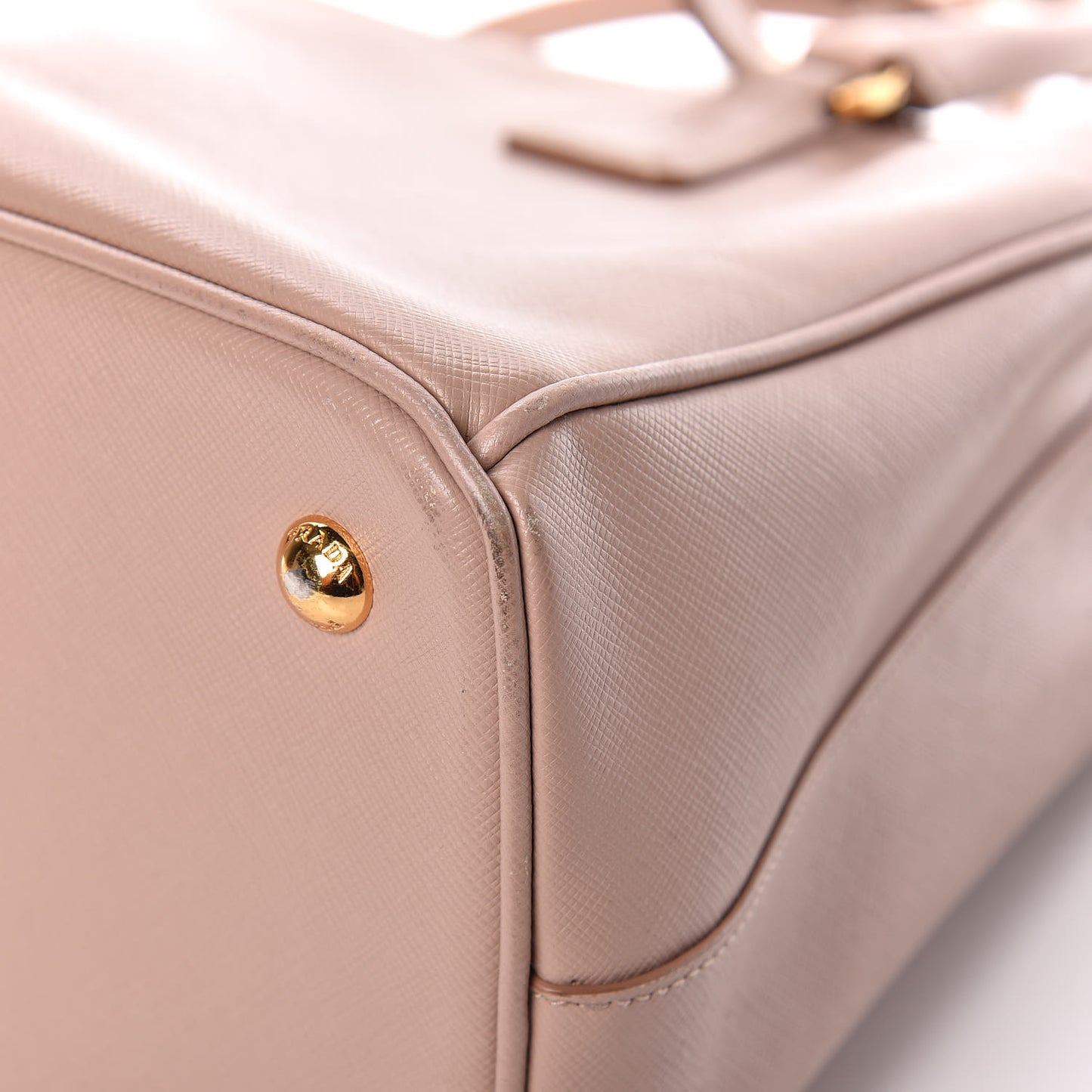 Saffiano Lux Medium Tote Cammeo