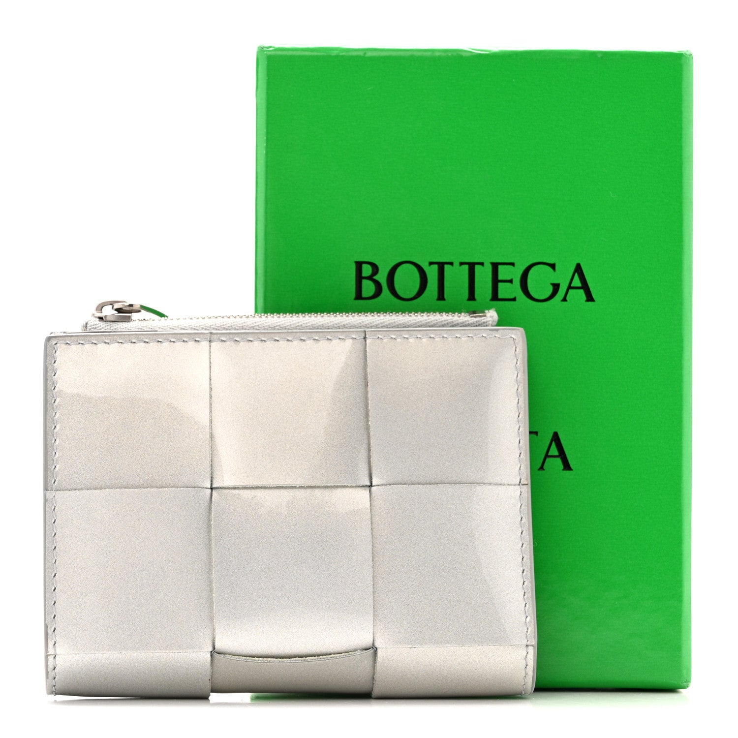 BOTTEGA VENETA シルバー 二つ折り財布 Bottega Veneta Metallic Patent Calfskin Maxi Intrecciato Small Bi