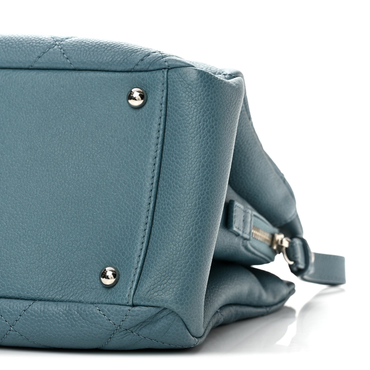 Caviar Quilted CC Timeless Soft Tote Blue