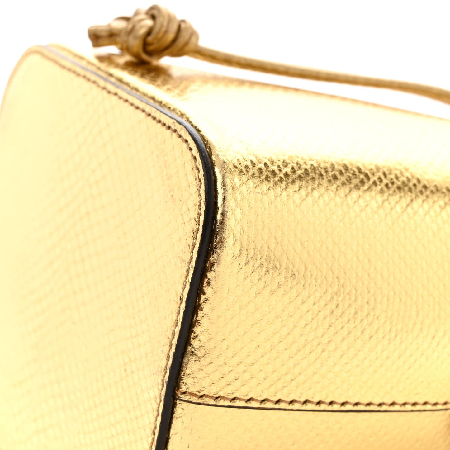 Karung Crystal F is Fendi Mini Mon Tresor Bucket Bag Gold