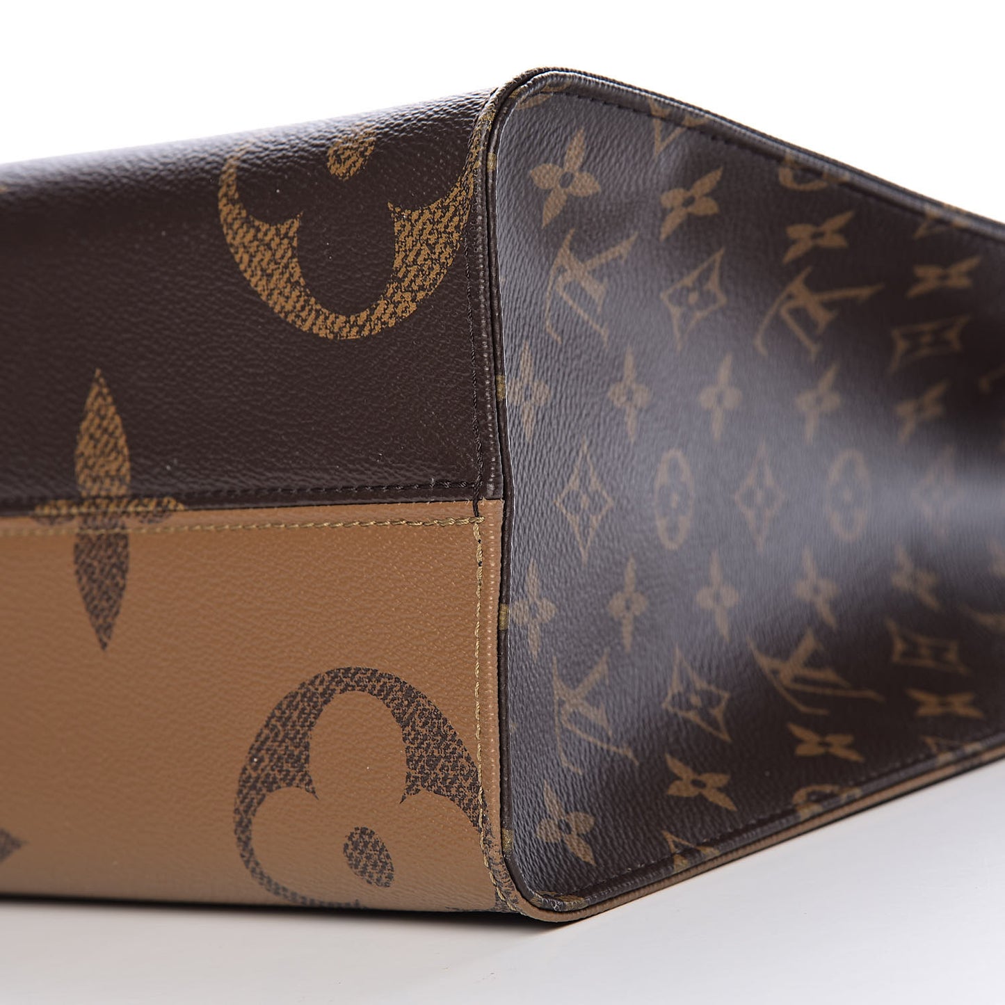 Reverse Monogram Giant Onthego MM