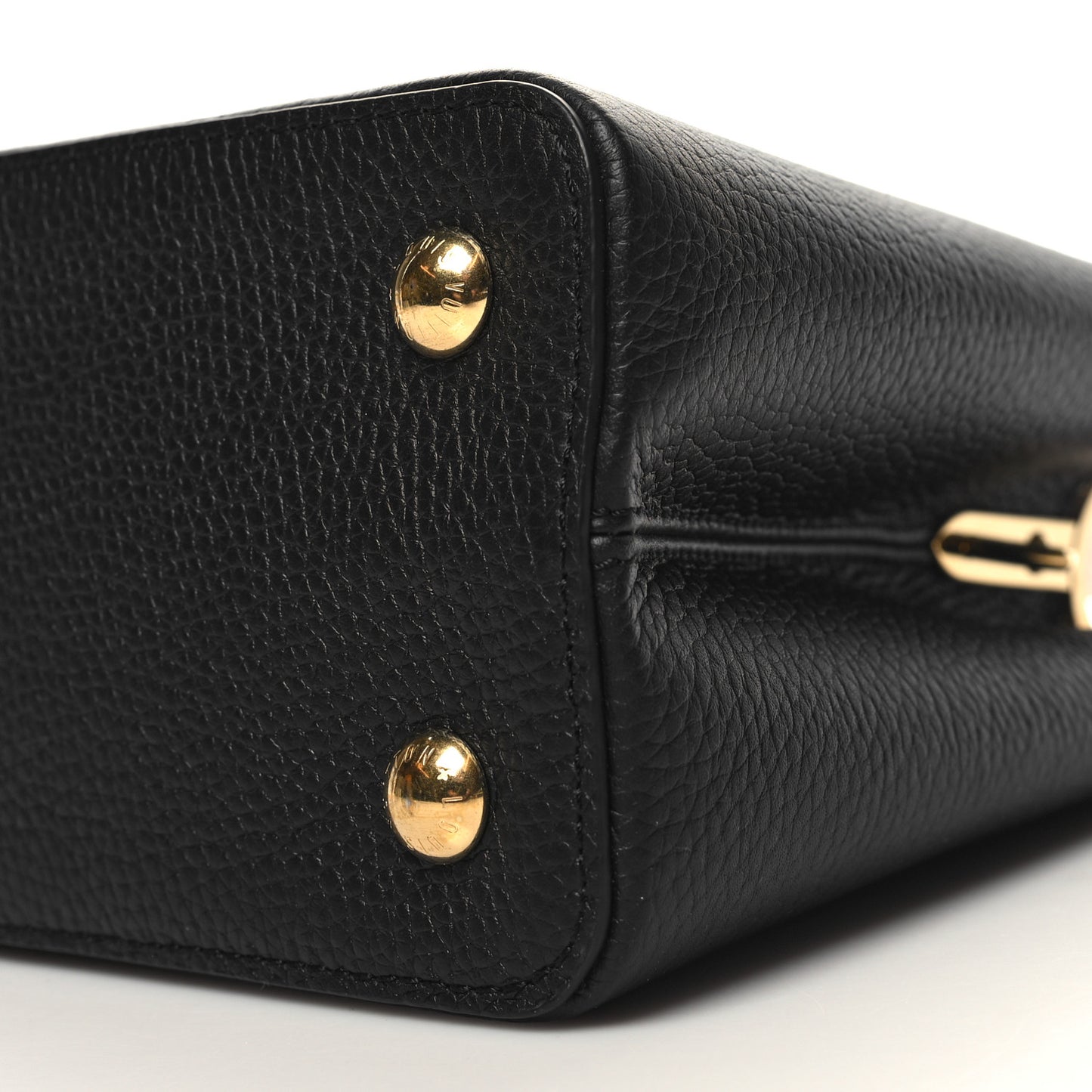 Taurillon Capucines MM Black