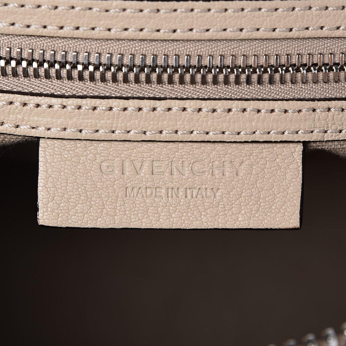 Sugar Goatskin Medium Antigona Sand