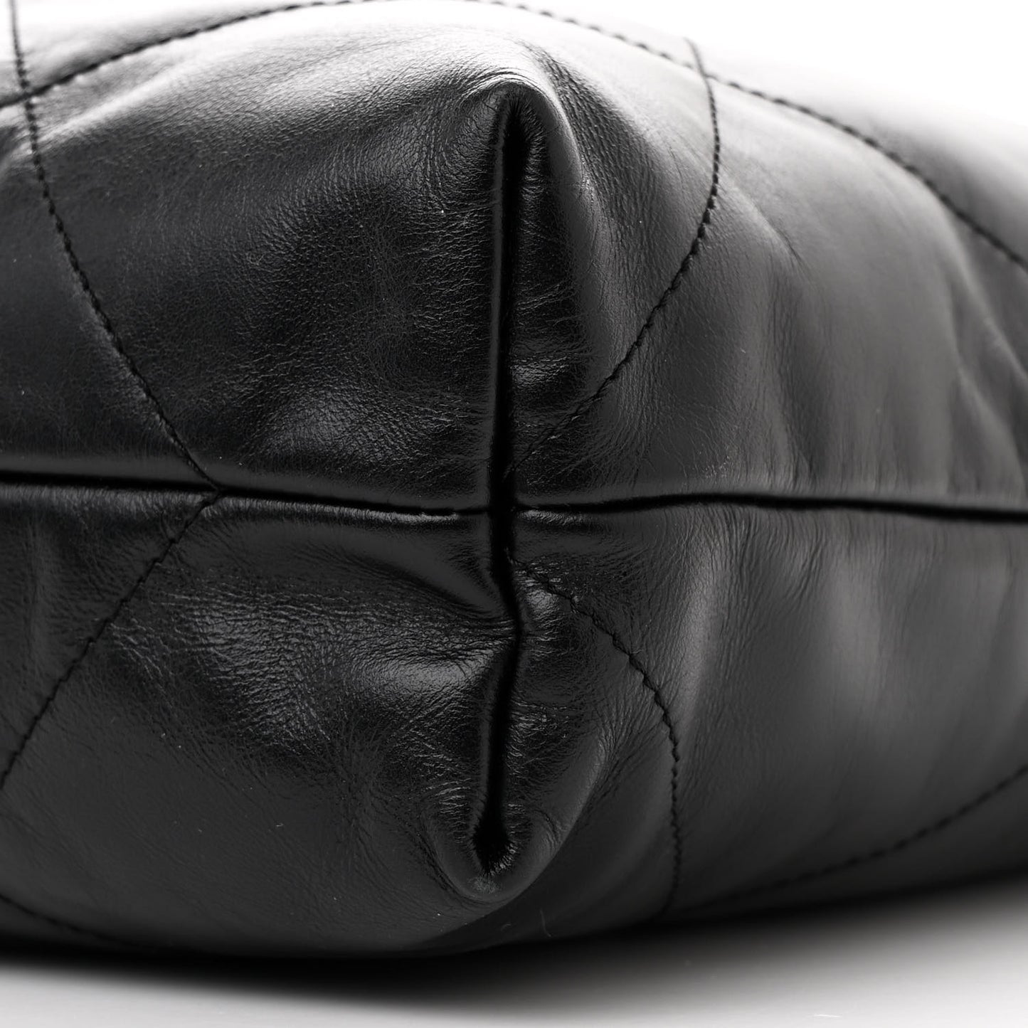 Shiny Calfskin Quilted Chanel 22 Black