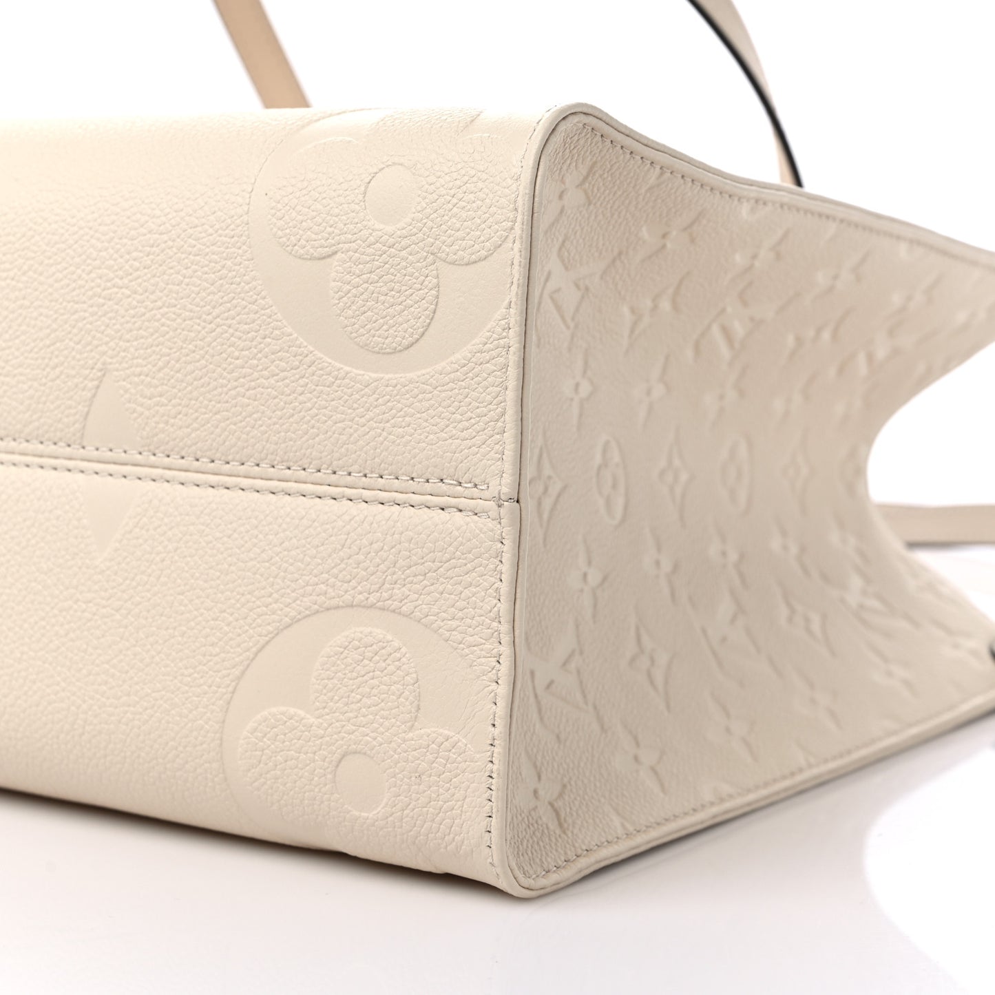 Empreinte Monogram Giant Onthego MM Creme