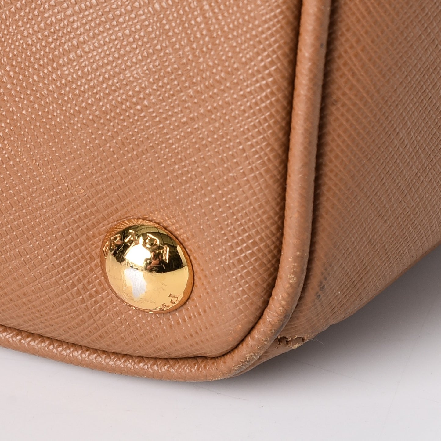Saffiano Medium Galleria Double Zip Tote Caramel