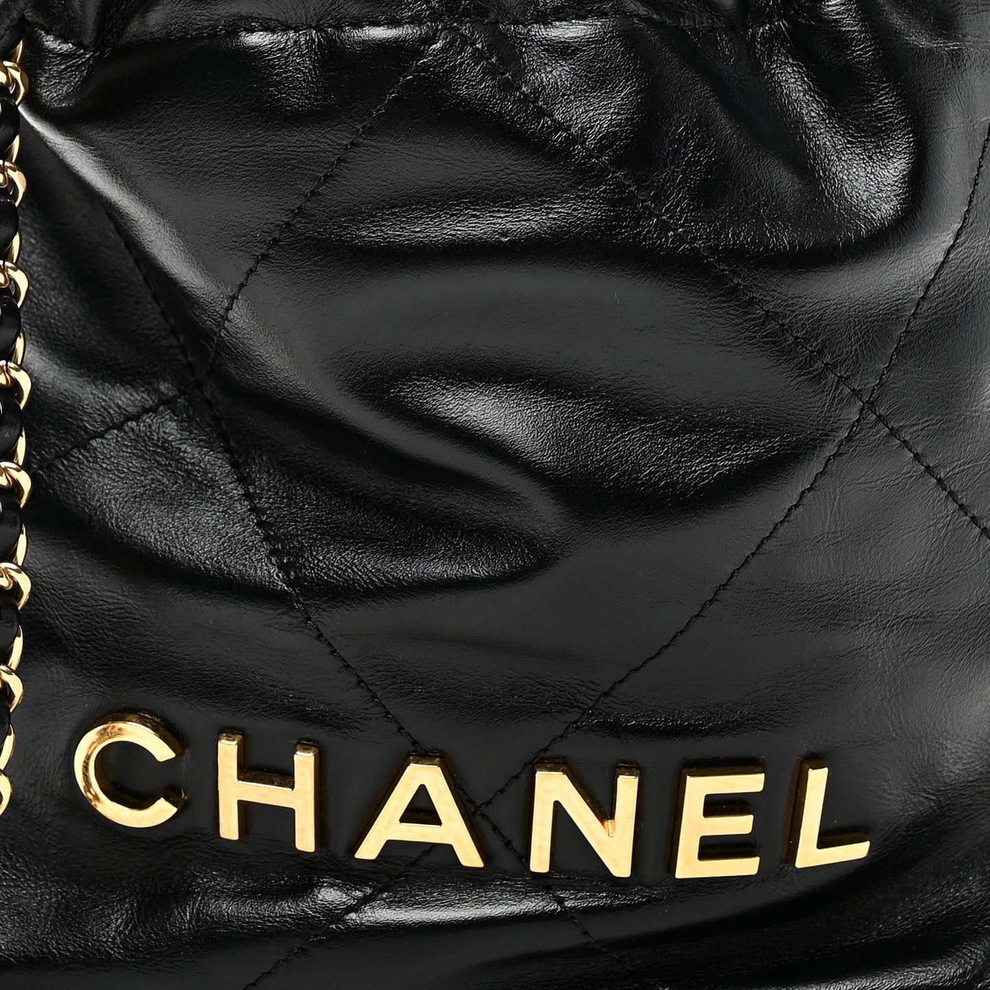 Shiny Calfskin Quilted Pearl CC Chain Mini Chanel 22 Black