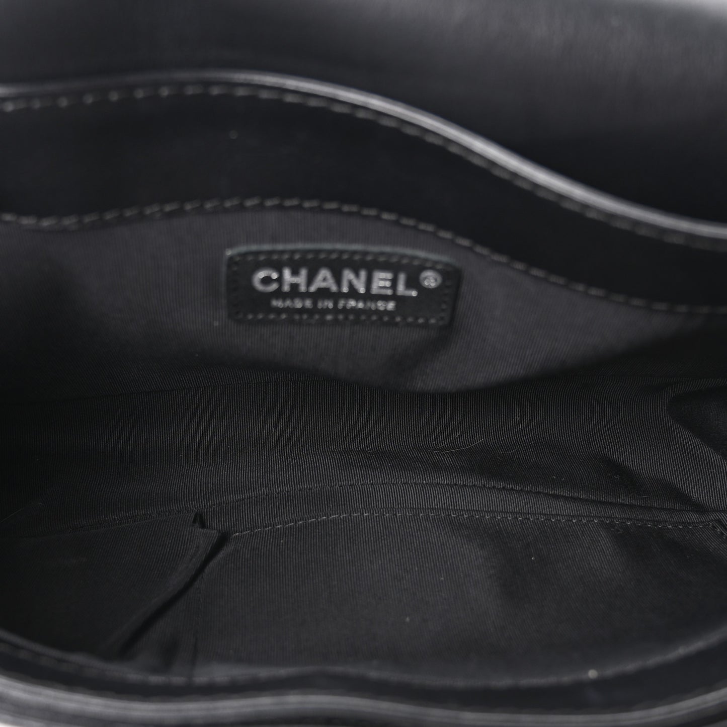 Calfskin Enchained New Medium Boy Flap Black