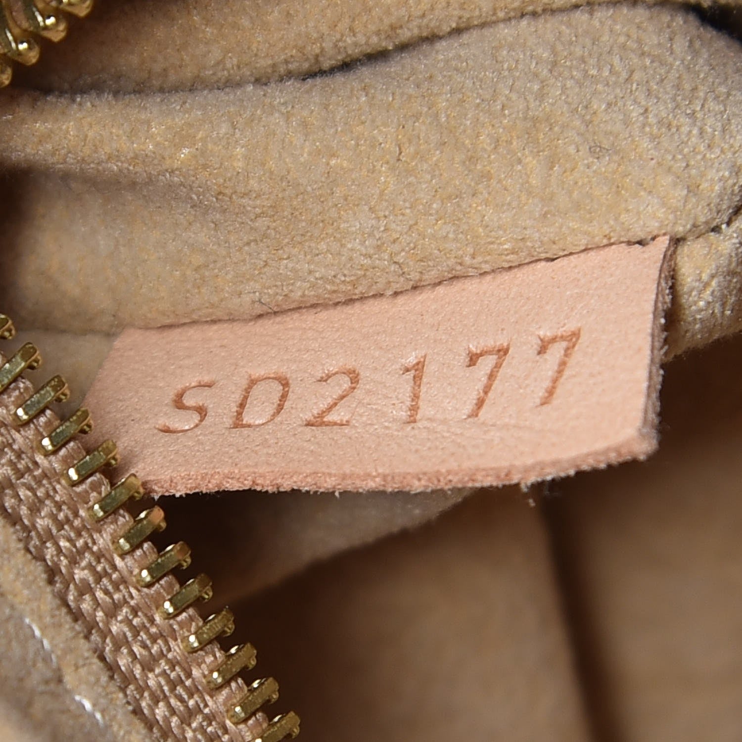 Louis Vuitton Monogram Artsy MM 8 of 9