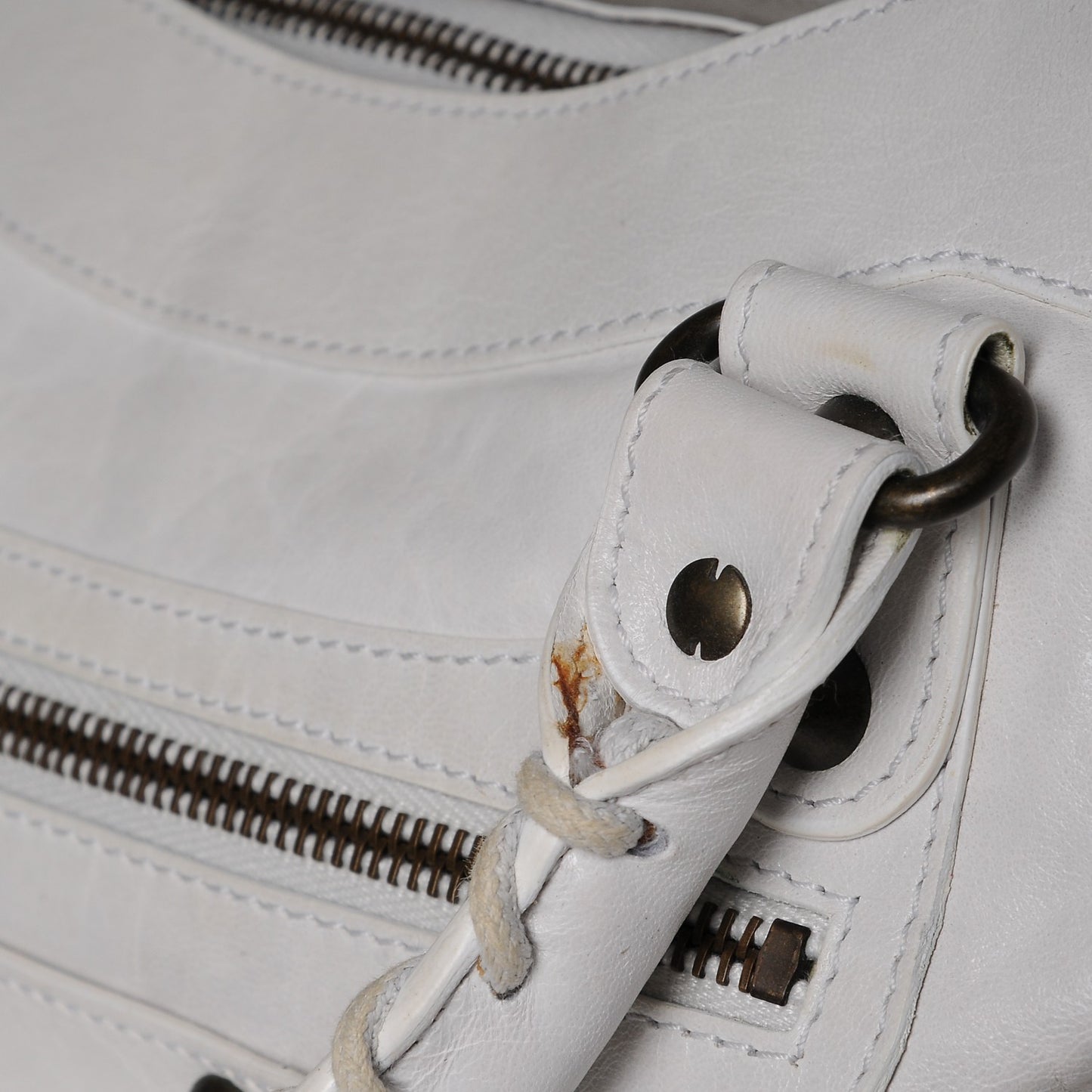 Chevre Classic Hardware First White