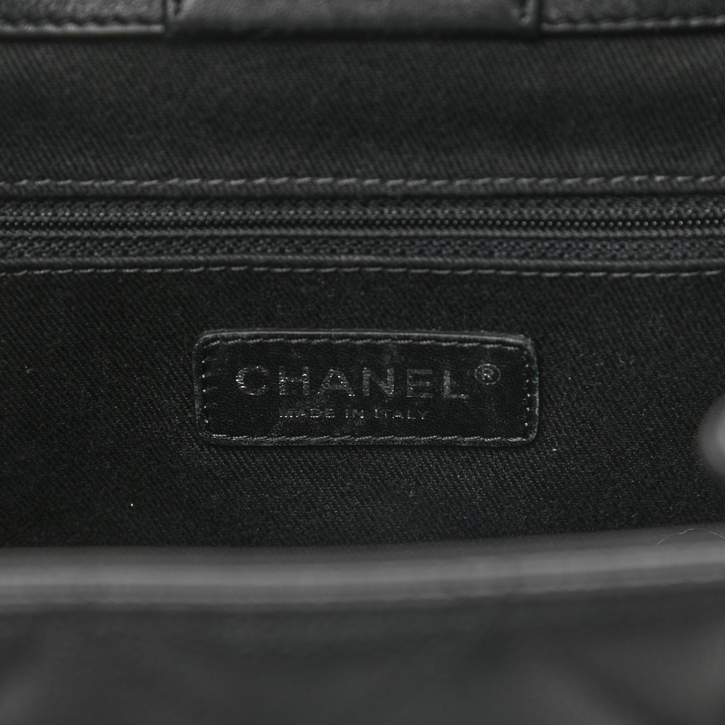Caviar Quilted Medium CC Bucket Bag Black