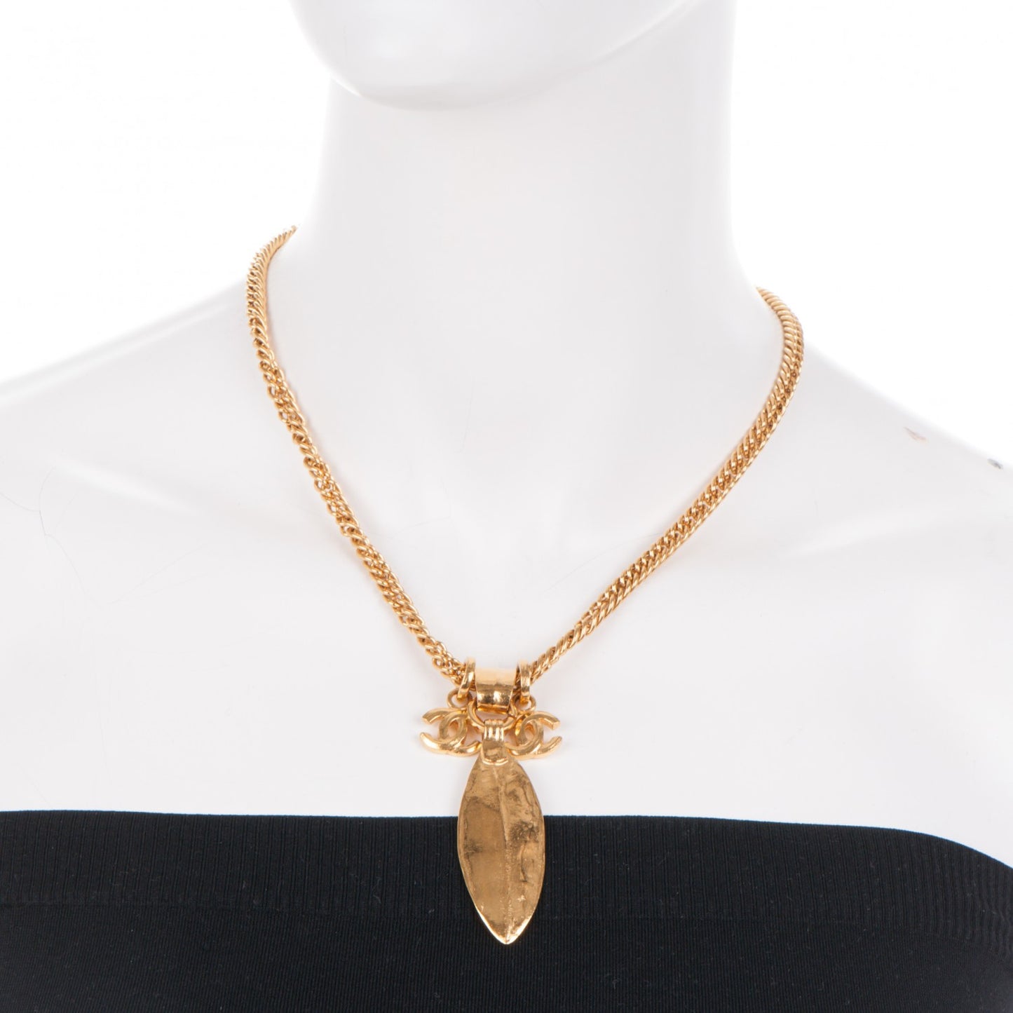 CC Leaf Pendant Necklace Gold
