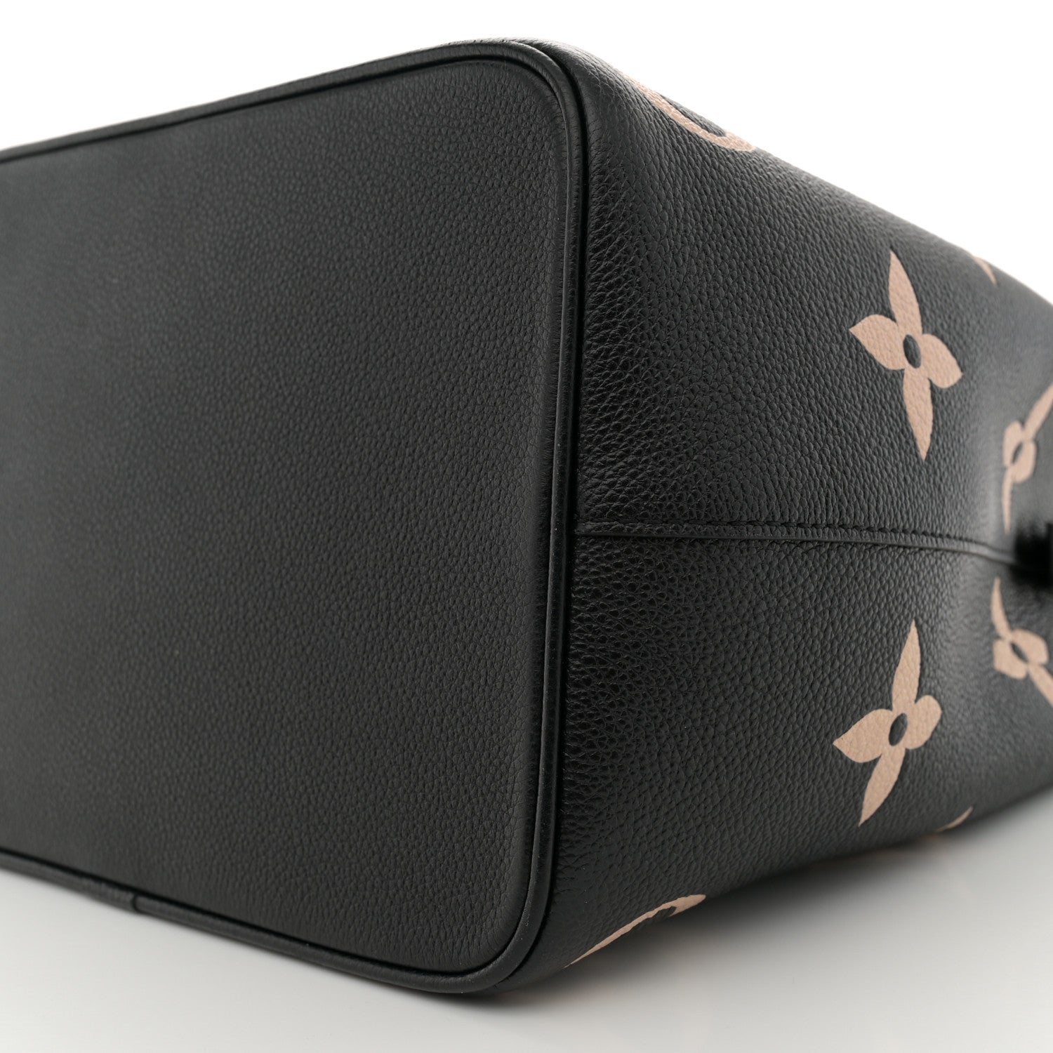 Louis Vuitton Empreinte Monogram Giant Neonoe MM Black Beige 11 of 14