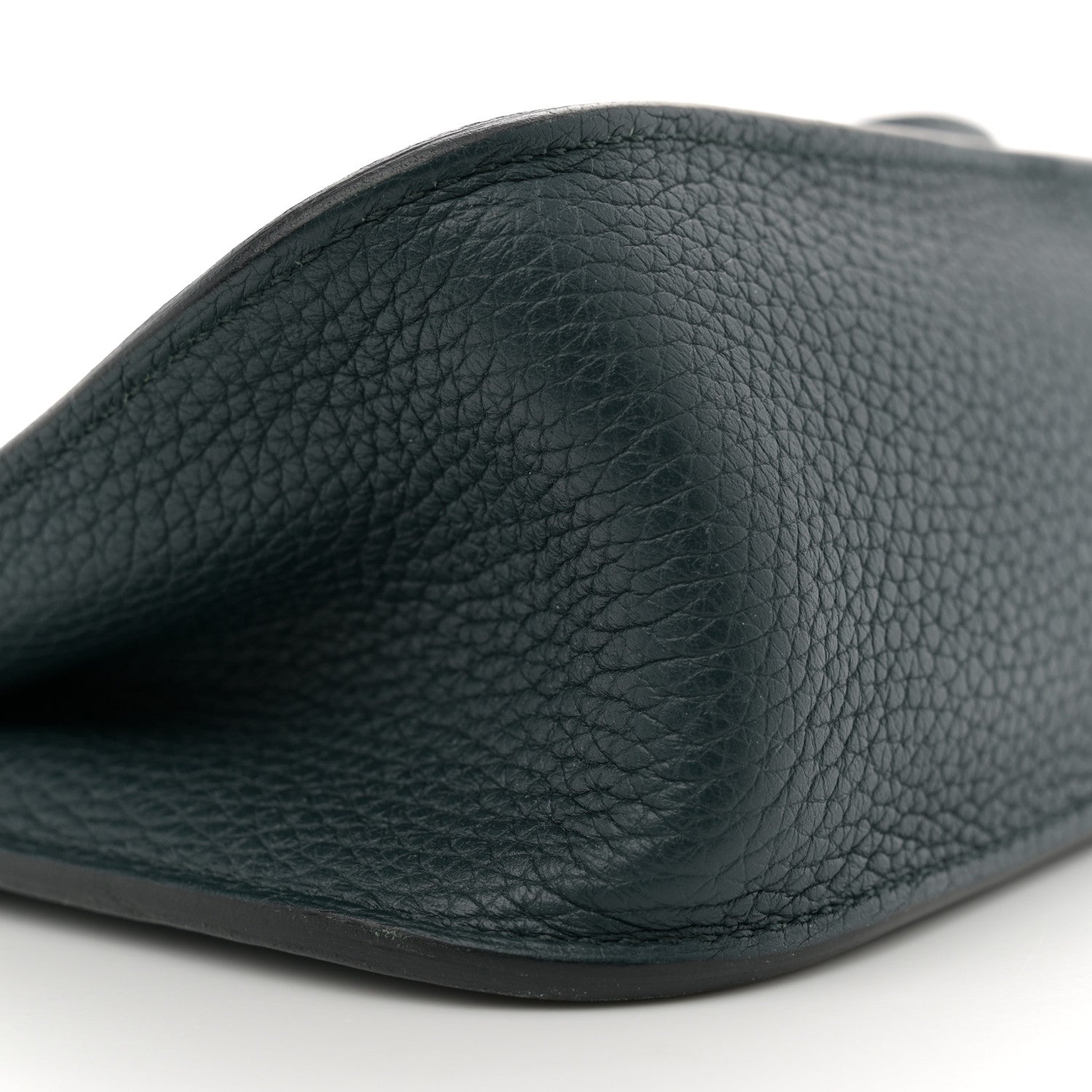 Hermes Taurillon Clemence Halzan 25 Vert Cypress 1672137