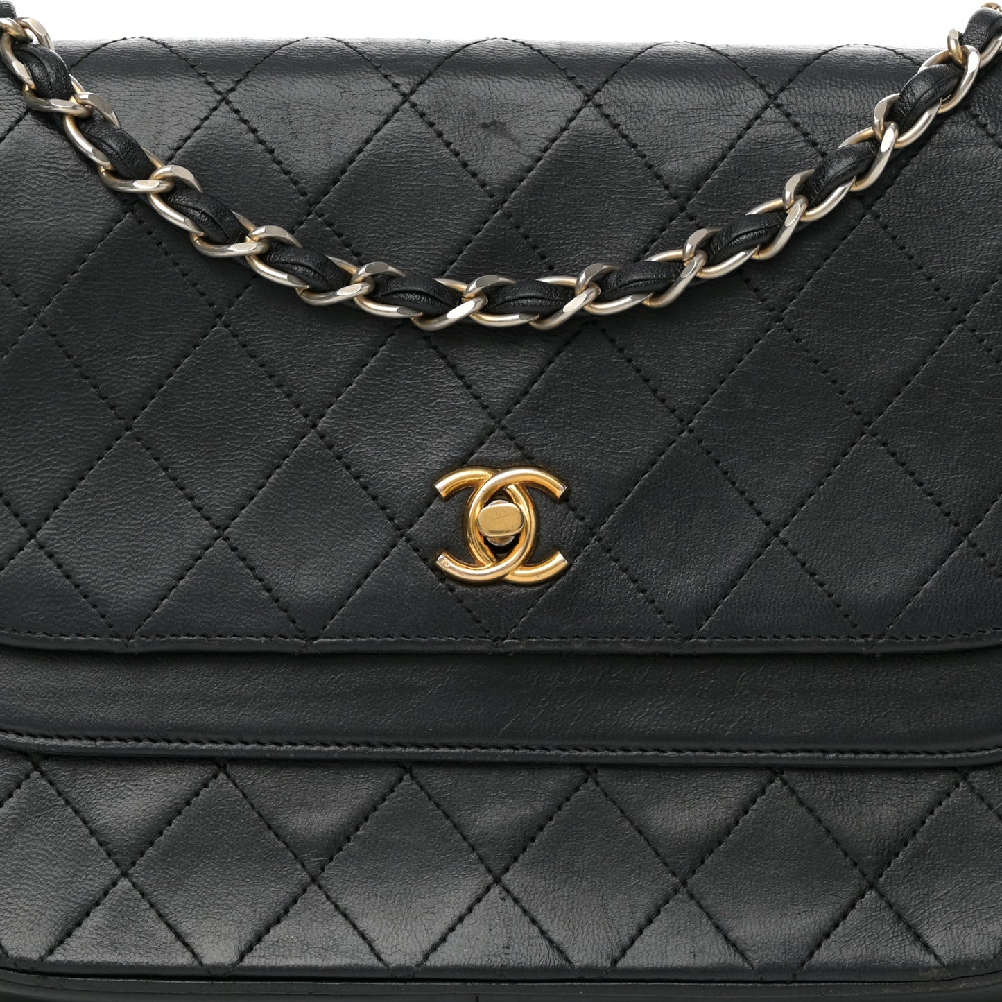 Lambskin Quilted Medium Round Double Flap Black