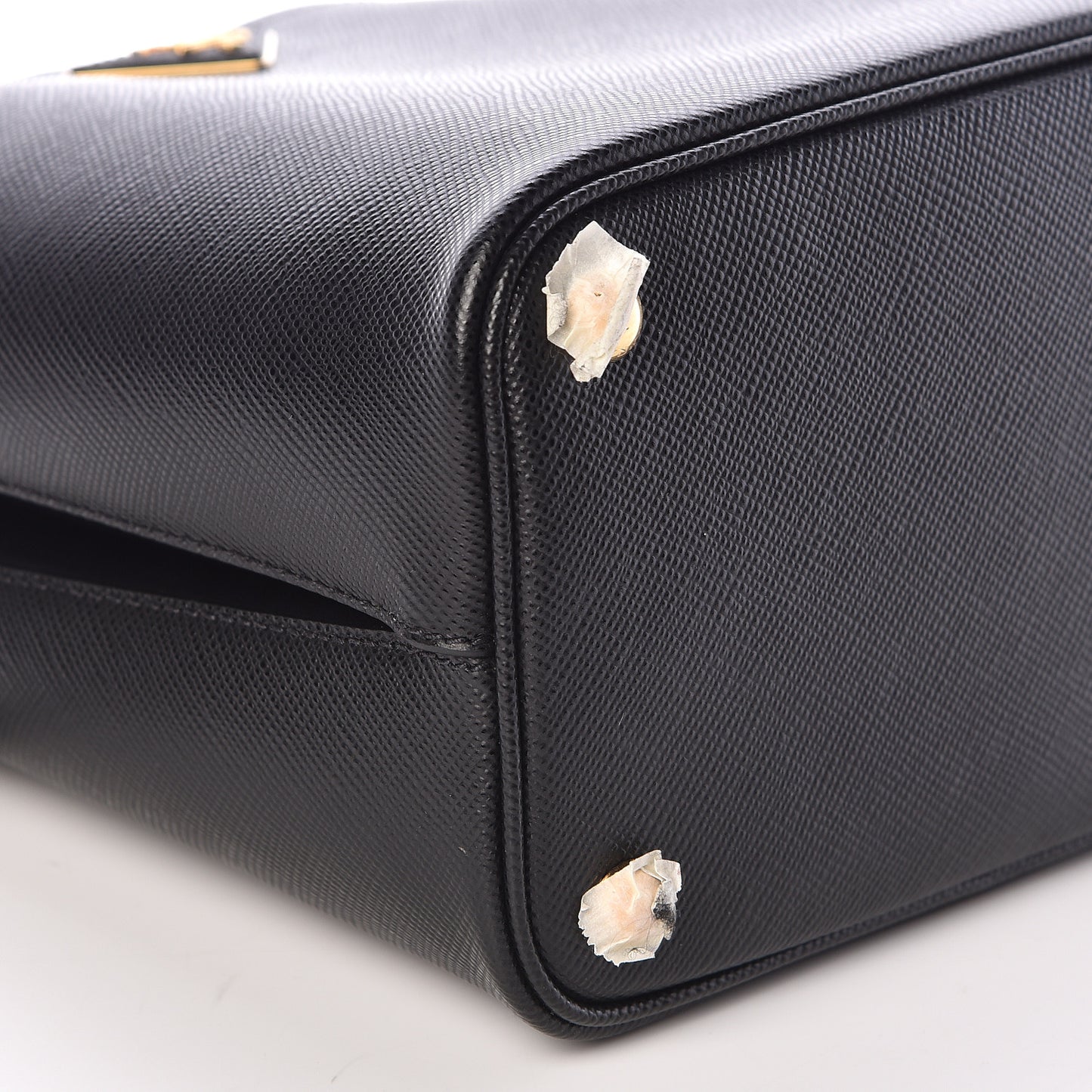 Saffiano Cuir Medium Panier Bucket Bag Black Fuoco
