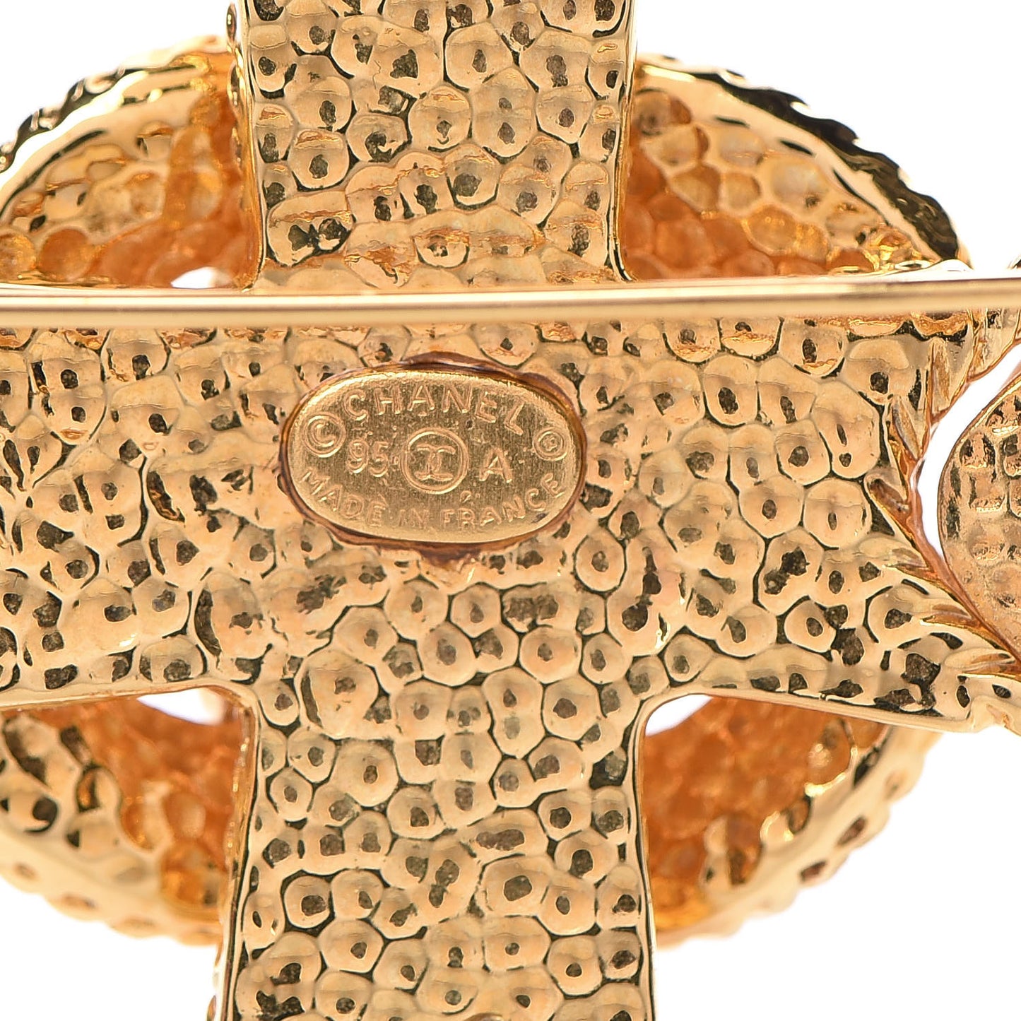 Pearl CC Cross Brooch Gold