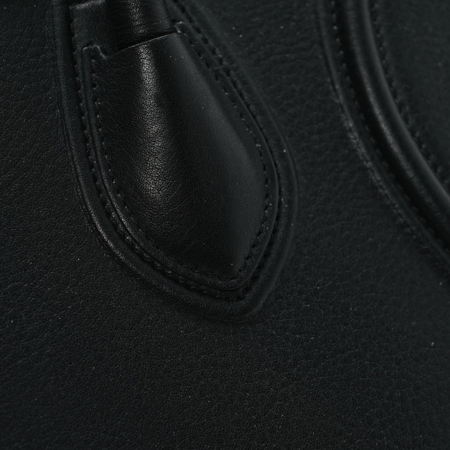 Grained Calfskin Medium Phantom Luggage Black